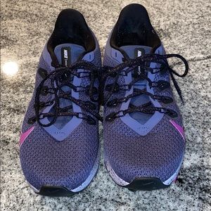 Nike quest tennis shoes